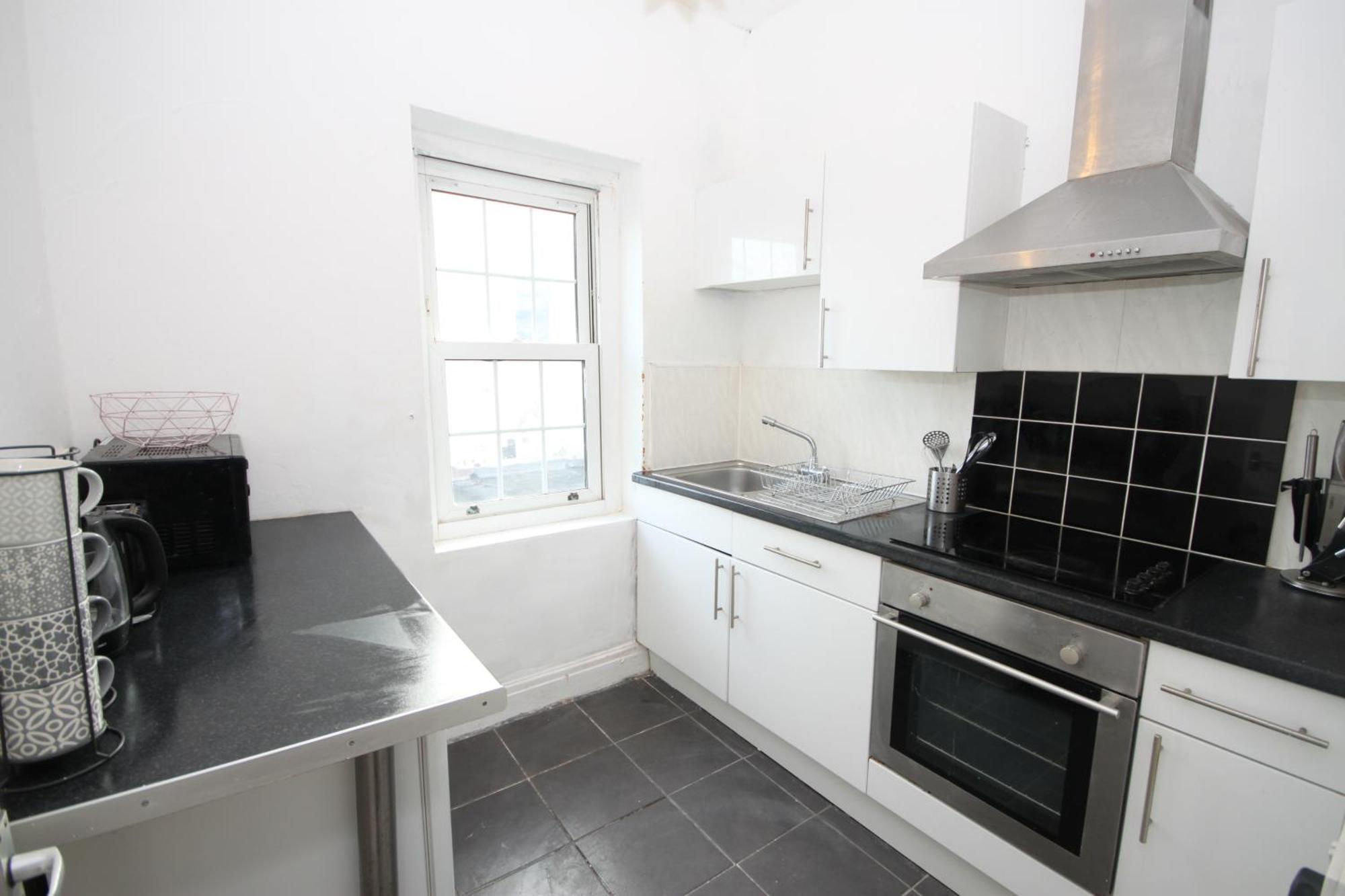 Barton Seaview, Self Catering Studio Apartments, Promenade & Central Beach Location, Families, Couples Or 23 Years Plus Only, Free Parking Blackpool Luaran gambar
