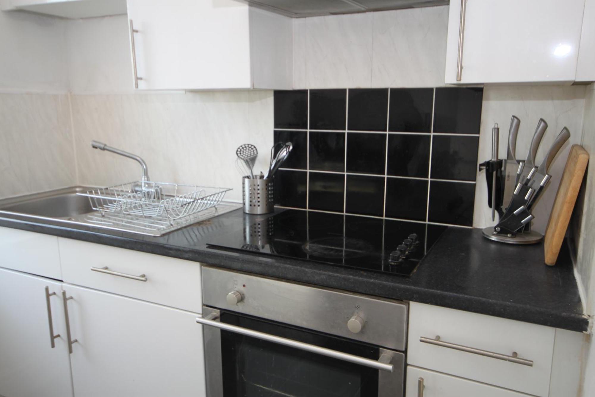 Barton Seaview, Self Catering Studio Apartments, Promenade & Central Beach Location, Families, Couples Or 23 Years Plus Only, Free Parking Blackpool Luaran gambar